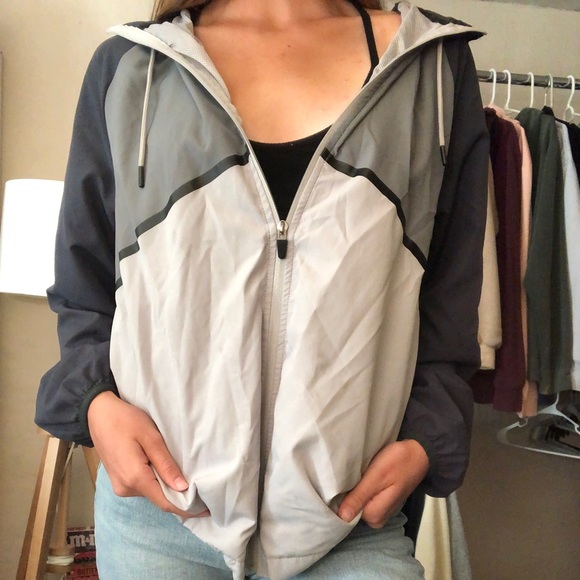 Very light wind breaker🌬 - Picture 5 of 6